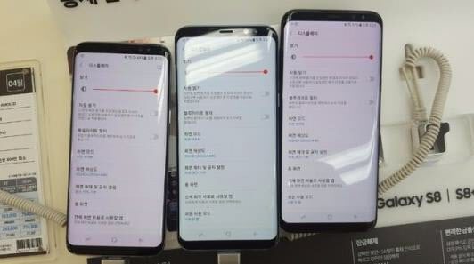 New Samsung Galaxy S8 owners complaining about reddish screen panel
