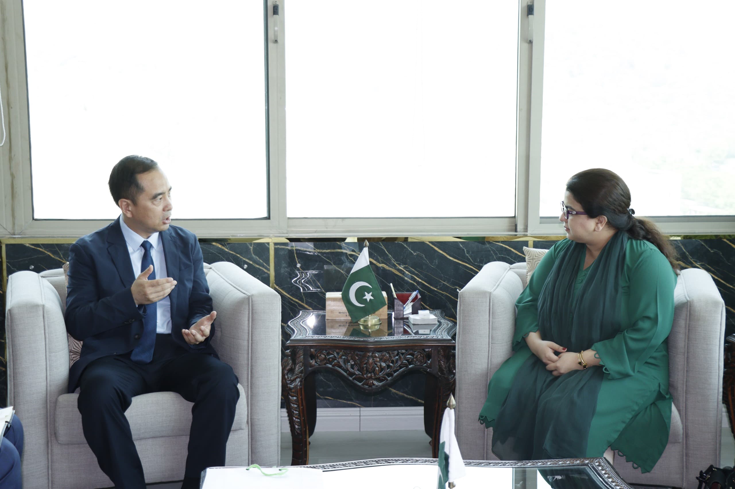 Zong 4G’s CEO Mr. Huo Junli meets Minister of State for IT&T Ms. Shaza Fatima to discuss the future of Telecom  in Pakistan
