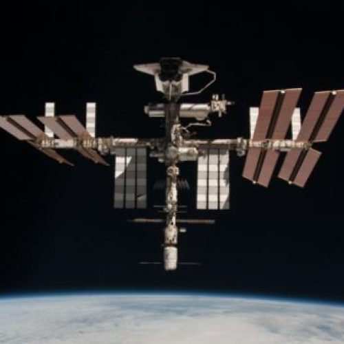 Nasa and Amazon will stream a live discussion in 4K from the ISS on 26 April